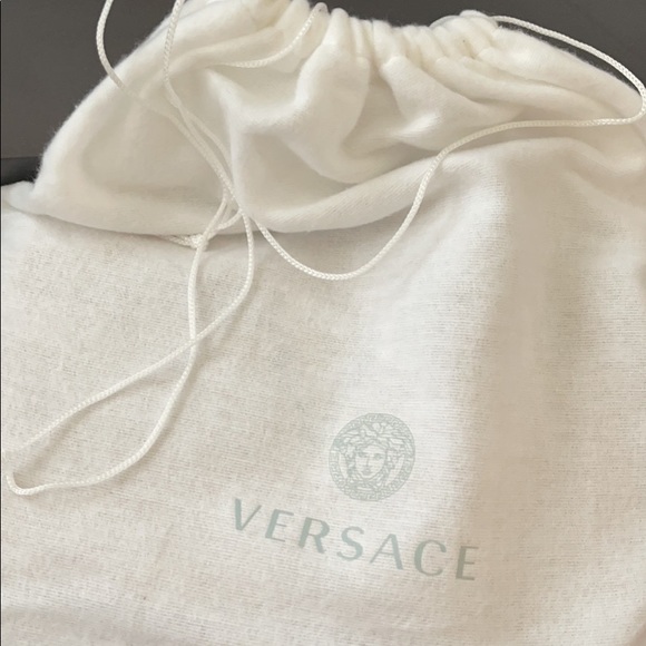 Authentic 𝐕𝐞𝐫𝐬𝐚𝐜𝐞 Tan Camera Crossbody - Picture 14 of 14